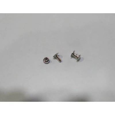 Rivetto metallico manuale